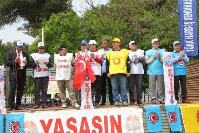 Balıkesir'de Renkli 1 Mayıs Kutlaması