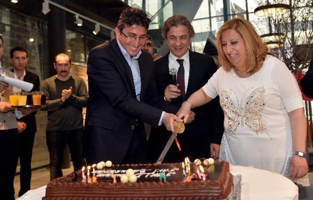 Doğum G&uuml;n&uuml;nde Emekliliğini De Kutladı