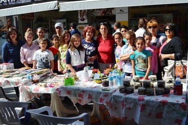 Minik &Ouml;ğrencilerden Sokak Hayvanları İ&ccedil;in Anlamlı Kermes 2