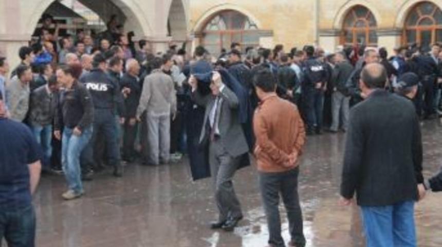 Başbakan Davutoğlu&rsquo;na Yağmur S&uuml;rprizi