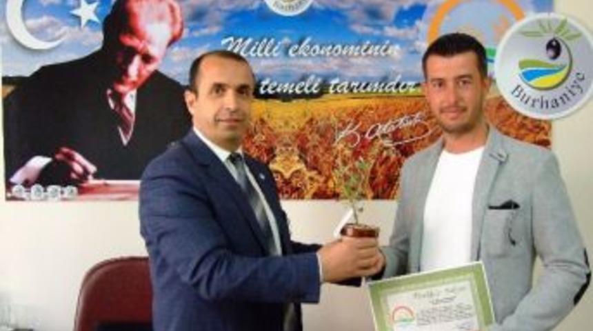 Burhaniye&rsquo;de &Ouml;d&uuml;ll&uuml; Zeytinciye M&uuml;d&uuml;r Teşekk&uuml;r&uuml;