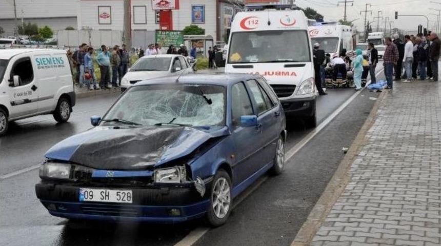 Oğlunu Kurtarmak İsterken Otomobil &Ccedil;arpan Kadın Hayatını Kaybetti