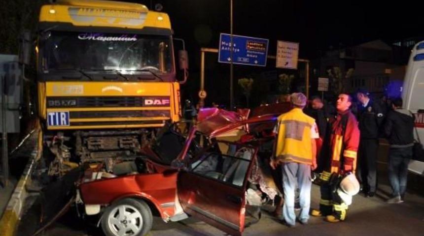 Otomobil Tır'ın Altına Girdi: 3 &Ouml;l&uuml;, 3 Yaralı (2)- Yeniden