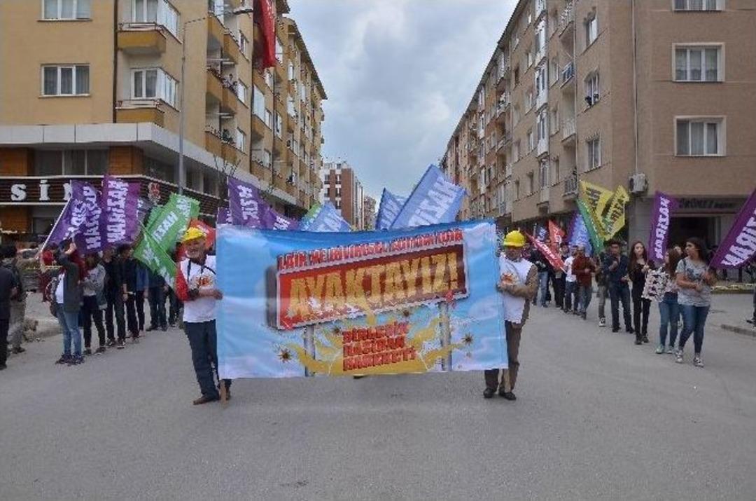Eskişehir&rsquo;de 1 Mayıs Kutlamalarına Yağmur Engel Olmadı