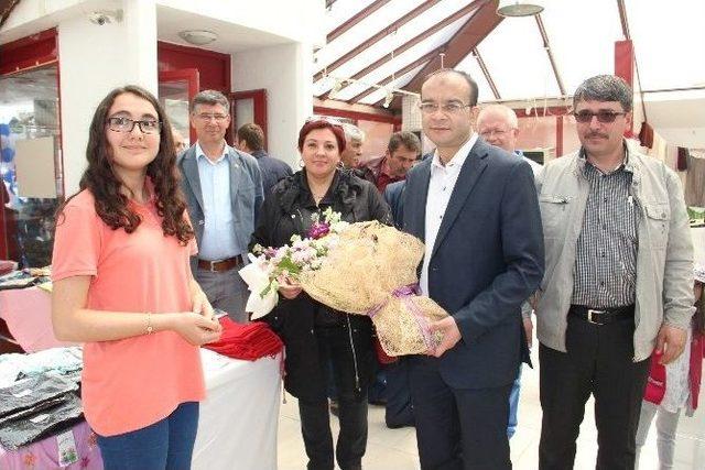 İpek Yolu Eğitim Kültür Ve Sanat Derneğinden Kermes