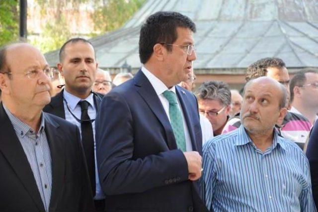 Bakan Zeybekci, Kuzeninin Cenaze Törenine Katıldı