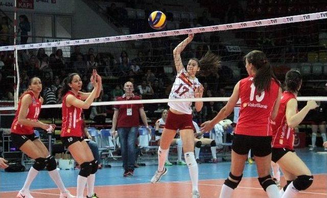 Galatasaray Daıkın, Vakıfbank’ı 3-2 Mağlup Etti