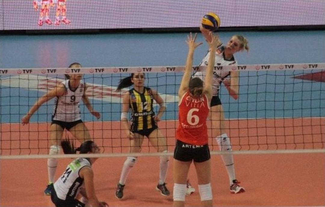 Şampiyon Fenerbah&ccedil;e Grundıg, Kupasını Aldı