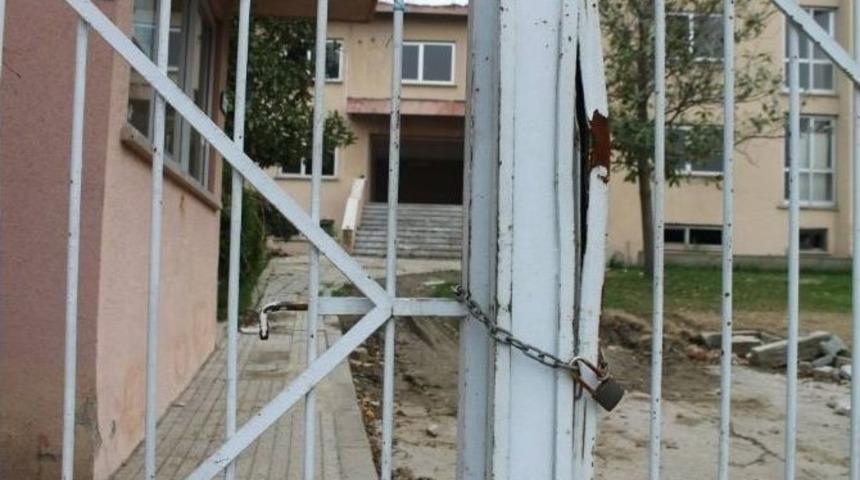 Huzurevinin Kapısı &Ccedil;alındı