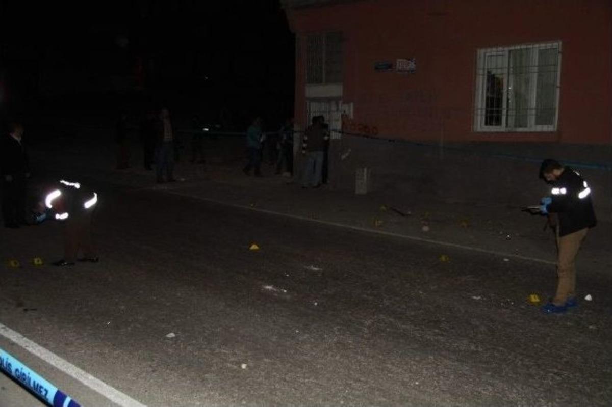 Aile Kavgasında Ortalık Savaş Alanına D&ouml;nd&uuml;: 14 Yaralı