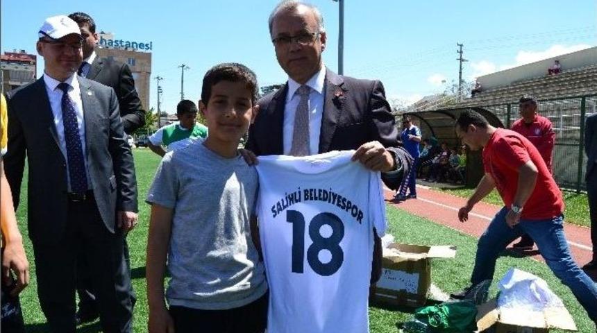 Başkan Kayda&rsquo;dan &Ouml;zel Sporculara Forma