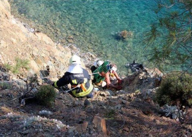 U&ccedil;urum Kıyısında Asılı Kaldı, Kalp Masajıyla Hayata D&ouml;nd&uuml;r&uuml;ld&uuml; 1