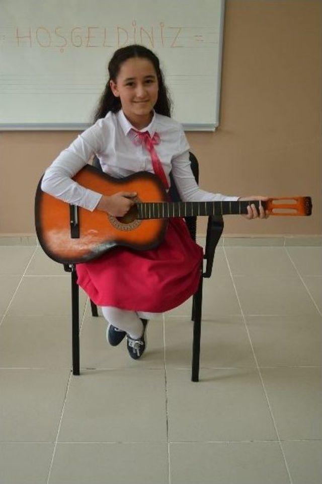 Veliköy Ortaokulu Müzik Sınıfı Törenle Açıldı
