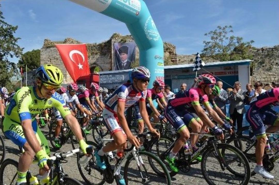 Bisiklet Turunun 7.etabı St.jean Kilisesi &Ouml;n&uuml;nde Start Aldı