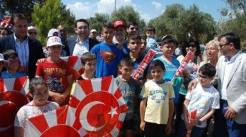 İbrahim Turhan &Ccedil;ocuklarla U&ccedil;urtma U&ccedil;urdu