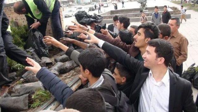 Vali Fidan Dağıttı 3