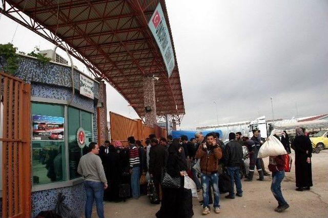 Pasaportu Olan Suriyeliler, &Uuml;lkelerine D&ouml;n&uuml;yor 1