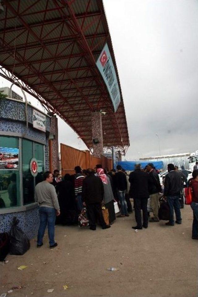 Pasaportu Olan Suriyeliler, &Uuml;lkelerine D&ouml;n&uuml;yor 3