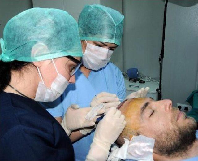 Doç.dr. Akbaş: Saç Kaybı Organ Kaybı Gibi Hissediliyor