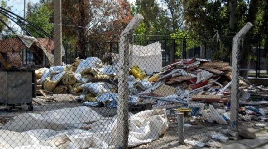 Atat&uuml;rk Stadı'nın Antrenman Sahası &Ccedil;&ouml;pl&uuml;kten Kurtuluyor