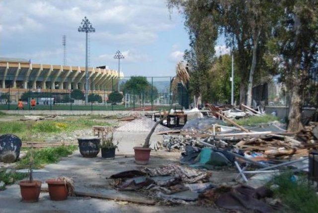 Atatürk Stadı'nın Antrenman Sahası Çöplükten Kurtuluyor