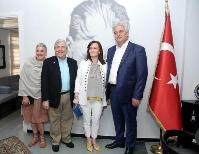 New York Belediyesi Turizm Daire Başkanı Marty Markowitz, Çeşme'ye Hayran Kaldı