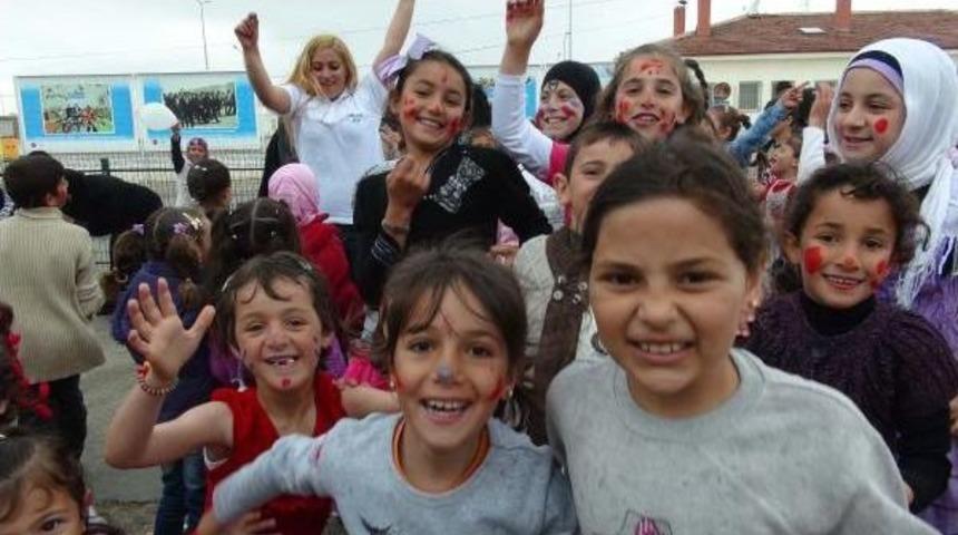 Suriyeli &Ccedil;ocuklar M&uuml;zikle Eğlendi