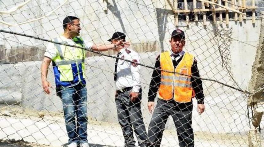 Bodrum'da Turistik Tesis Inşaatında Iskele &Ccedil;&ouml;kt&uuml;: 4 Iş&ccedil;i Yaralandı