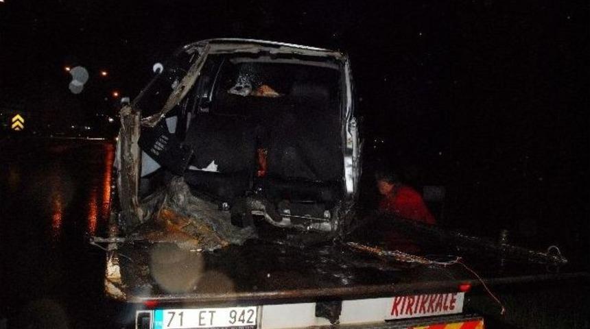 Kırıkkale&rsquo;de Trafik Kazası: 3&rsquo;&uuml; &Ccedil;ocuk 8 Yaralı