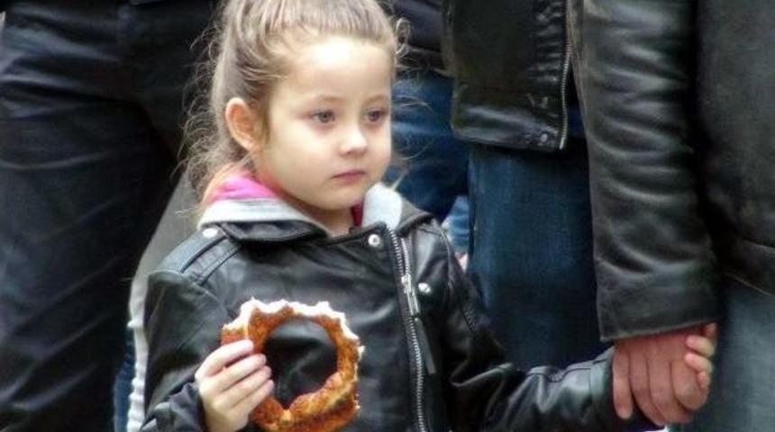 Simitini Isıra Isıra 2 Kilometre Y&uuml;r&uuml;d&uuml;