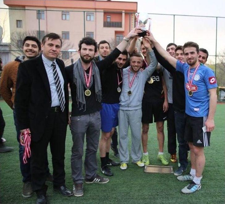 Öğrenciler Arası Futbol Turnuvasında Makine Mühendisliği Şampiyon Oldu G2