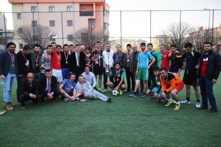 Öğrenciler Arası Futbol Turnuvasında Makine Mühendisliği Şampiyon Oldu G3
