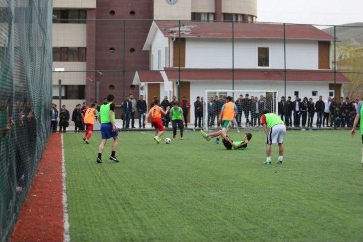 Öğrenciler Arası Futbol Turnuvasında Makine Mühendisliği Şampiyon Oldu G4