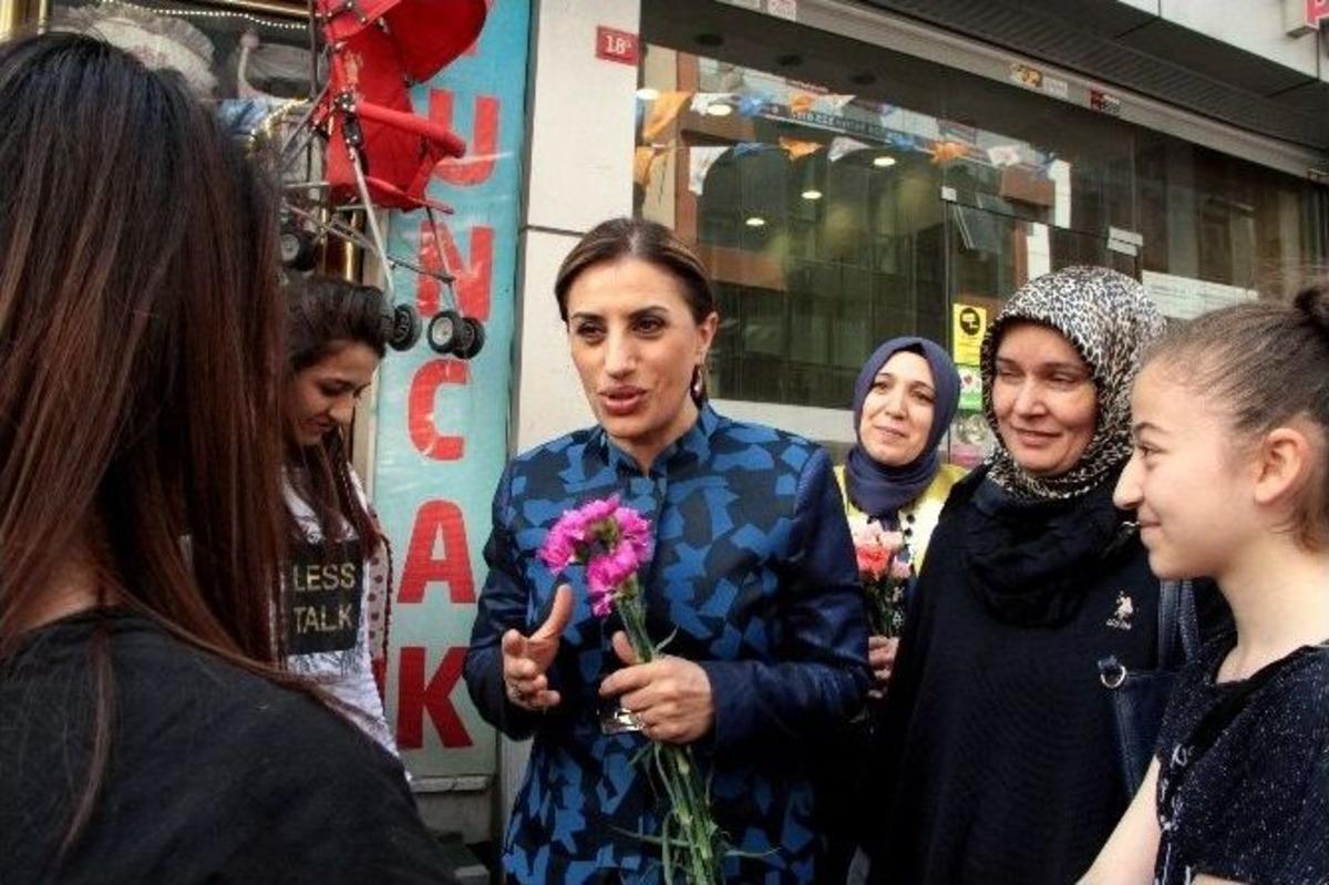 Kız &Ouml;ğrencilerden Ak Parti&rsquo;li Adayı G&uuml;ld&uuml;ren İstek