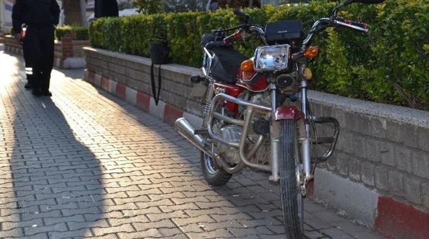 Alkoll&uuml; S&uuml;r&uuml;c&uuml; Orta Ref&uuml;je &Ccedil;arptı: 1 Yaralı