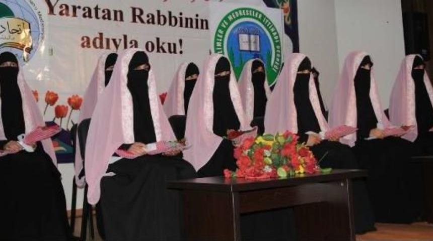 Van'da 11 Alime Kız Icazet Belgesini Aldı