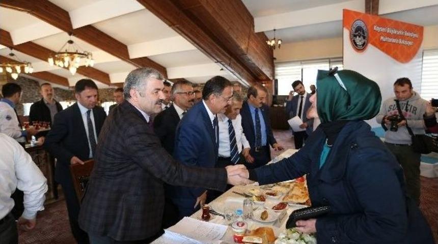 B&uuml;y&uuml;kşehir Belediye Başkanı &Ccedil;elik Muhtarlarla Bir Araya Geldi