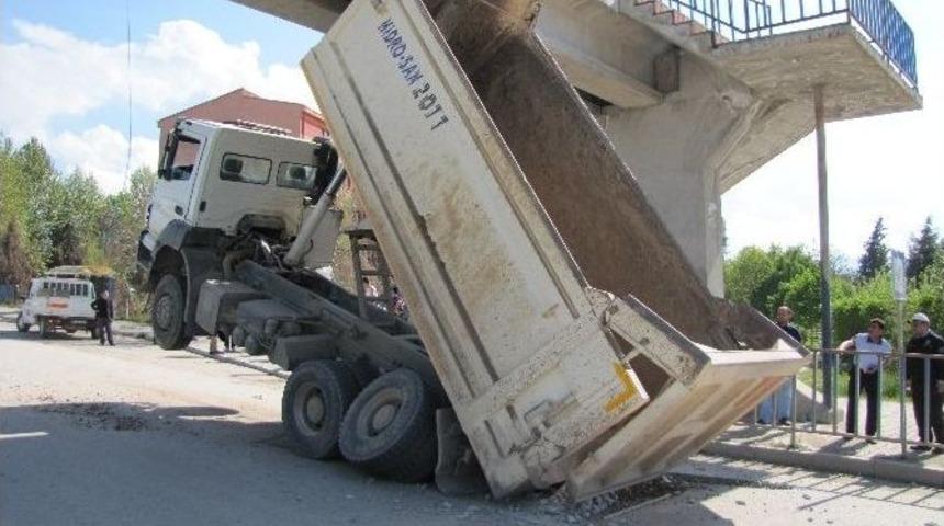 Damper &Uuml;st Ge&ccedil;ide Takıldı