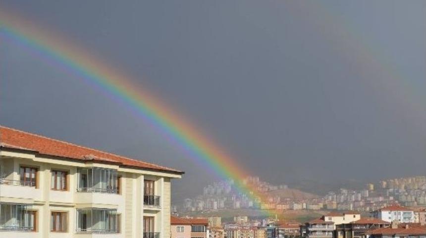 Malatya Semalarında Oluşan G&ouml;kkuşağı B&uuml;y&uuml;ledi