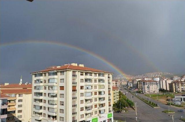 Malatya Semalarında Oluşan Gökkuşağı Büyüledi