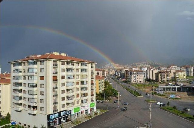 Malatya Semalarında Oluşan Gökkuşağı Büyüledi