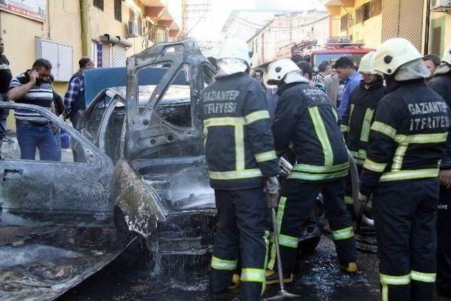 Gaziantep&rsquo;te Seyir Halindeki Otomobil Alev Aldı 1
