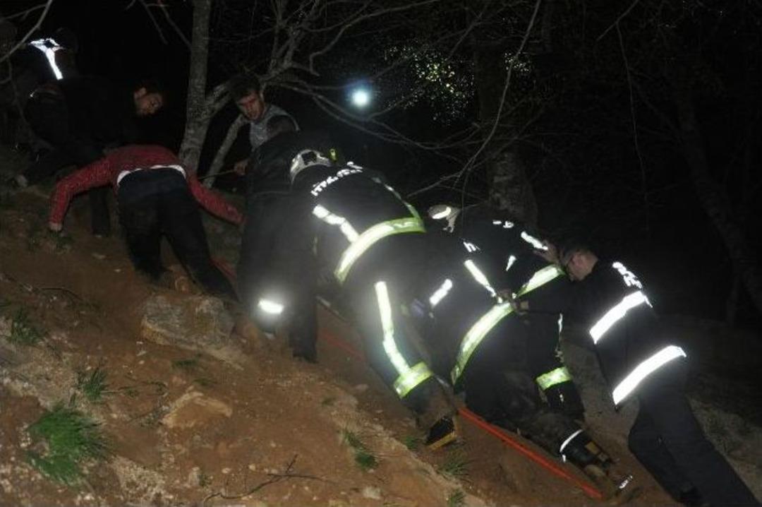 Off-road Aracı Dereye U&ccedil;tu: 2 &Ouml;l&uuml;, 1 Yaralı