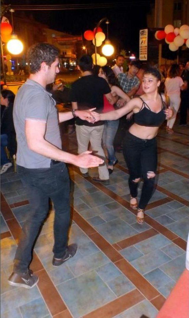 Gen&ccedil;ler Şiddete Karşı Dans Etti 1