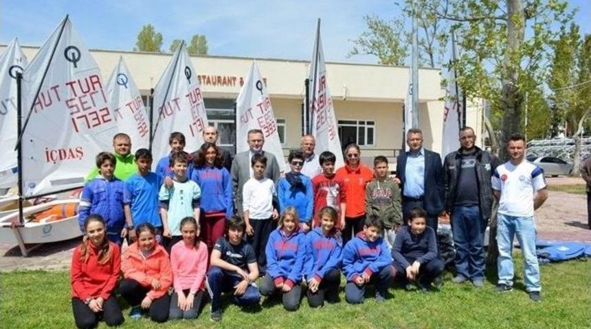 Erdek Kaymakamı Demirelli&rsquo;den Yelken Kul&uuml;b&uuml; Ziyareti