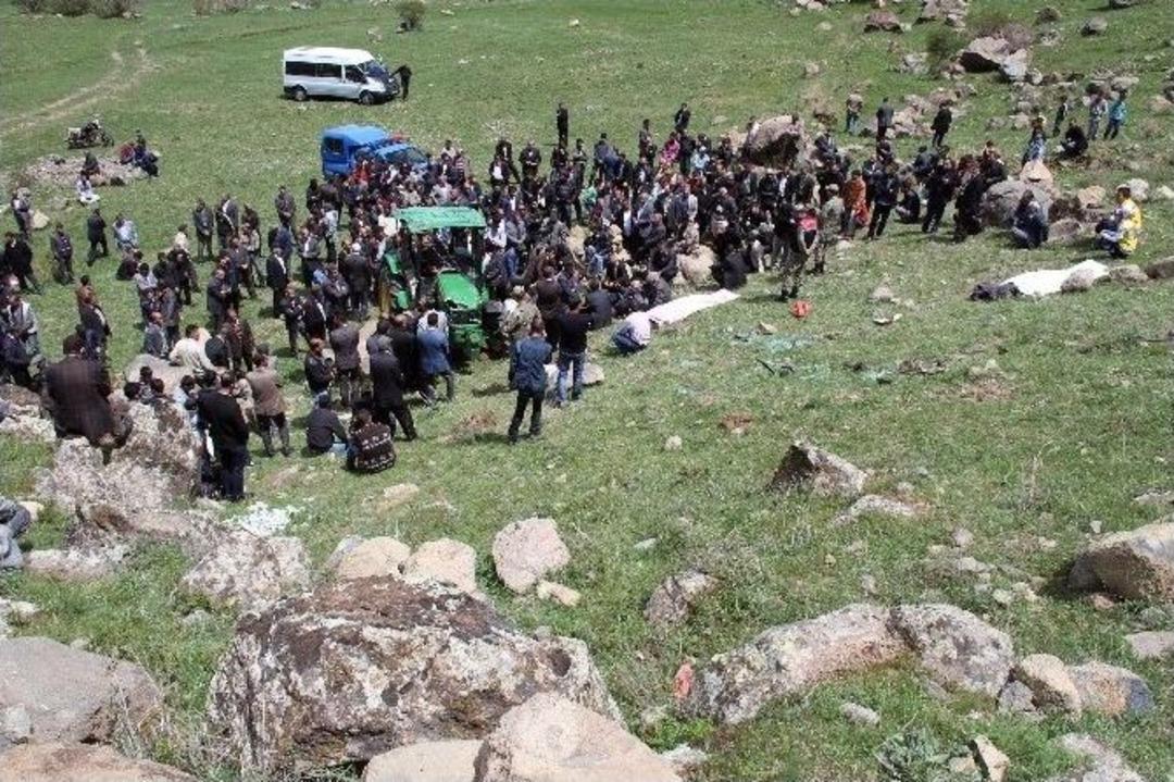 Van&rsquo;da Feci Kaza: 2 &Ouml;l&uuml;, 1 Yaralı