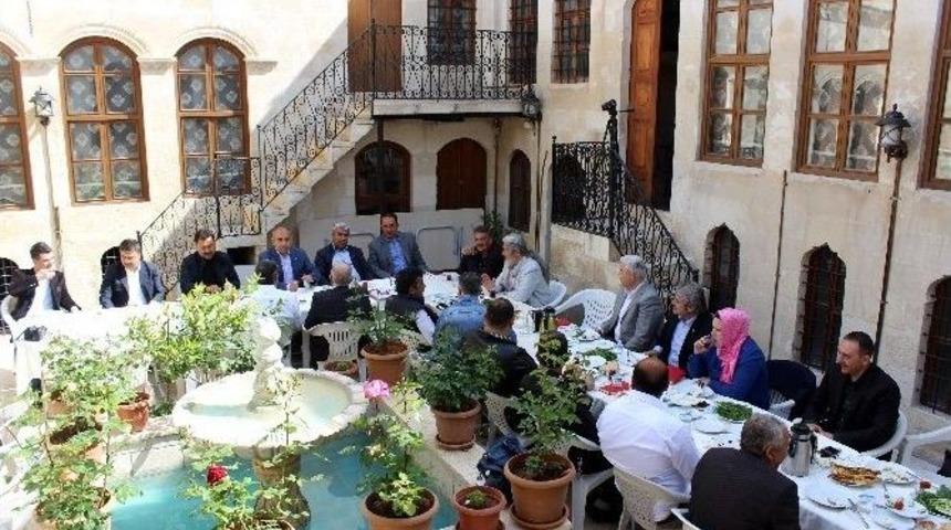 Belediye Başkanı Kara Basın Mensuplarıyla Bir Araya Geldi