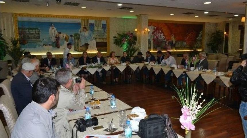 Chp Sakarya Milletvekili &Ouml;zko&ccedil;, Milletvekili Adayları İle Bir Basın Toplantısı D&uuml;zenledi