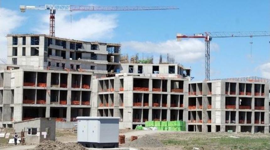 8. Kattan D&uuml;şen İş&ccedil;i Hayatını Kaybetti