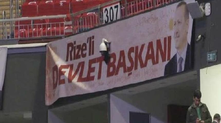 Erdoğan Salona "yeni T&uuml;rkiye'nin Devlet Başkanı" Anonsuyla Girdi